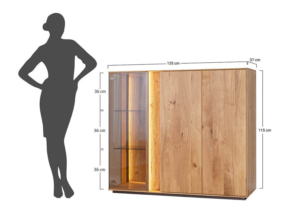 Beleuchtetes Sideboard Collodi aus massiver Eiche mit Rückwand in grober Holzstruktur -