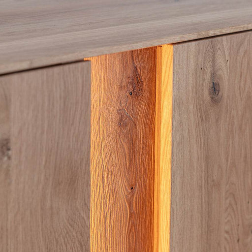 Beleuchtetes Sideboard Collodi aus massiver Eiche mit grober Holzstruktur - 165