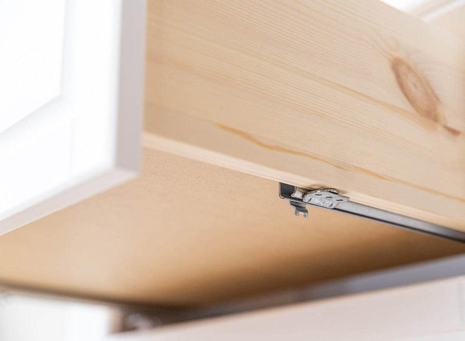 Schmale Vitrine aus Massivholz | Wohnzimmerschrank Marone Elite mit zwei Schubladen -