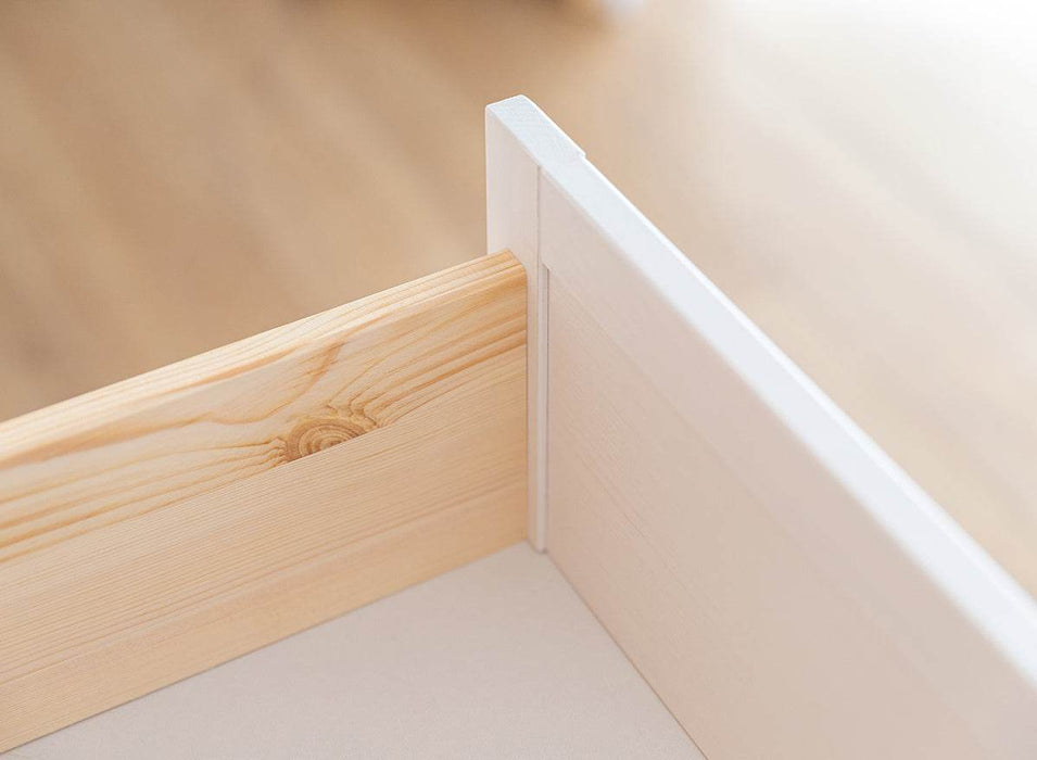 Schmale Vitrine aus Massivholz | Wohnzimmerschrank Marone Elite mit zwei Schubladen -