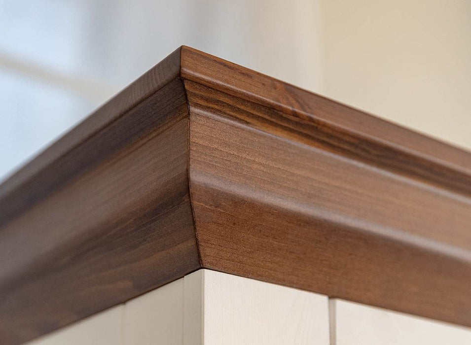 Schmale Vitrine aus Massivholz | Wohnzimmerschrank Marone Elite Tabacco mit zwei Schubladen -