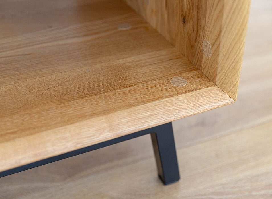 Industrial Couchtisch aus massiver Eiche | Beistelltisch Modern Loft -