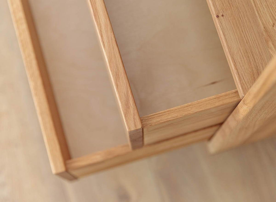 Minimalistisches Regal aus geölter Wildeiche | Skandi Bücherschrank Simona mit zwei Schubladen -