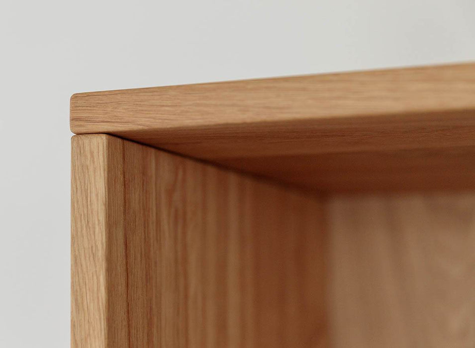 Minimalistisches Regal aus geölter Wildeiche | Skandi Bücherschrank Simona mit zwei Schubladen -