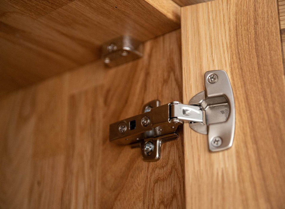 Moderner Kleiderschrank aus massiver Eiche | Beleuchteter Schrank Ravello 4 mit Glastür -