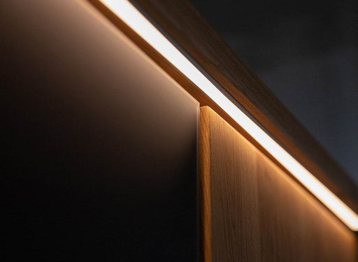 Moderner Kleiderschrank aus massiver Eiche | Beleuchteter Schrank Ravello 4 mit Glastür -