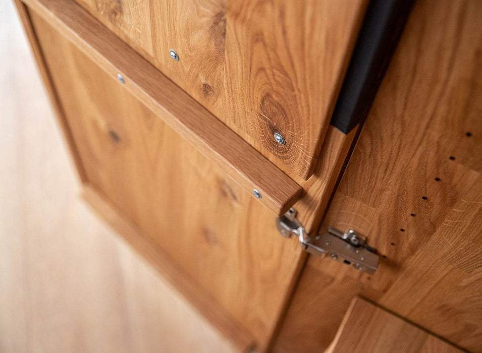 Moderner Kleiderschrank aus massiver Eiche | Beleuchteter Schrank Ravello 4 mit Glastür -