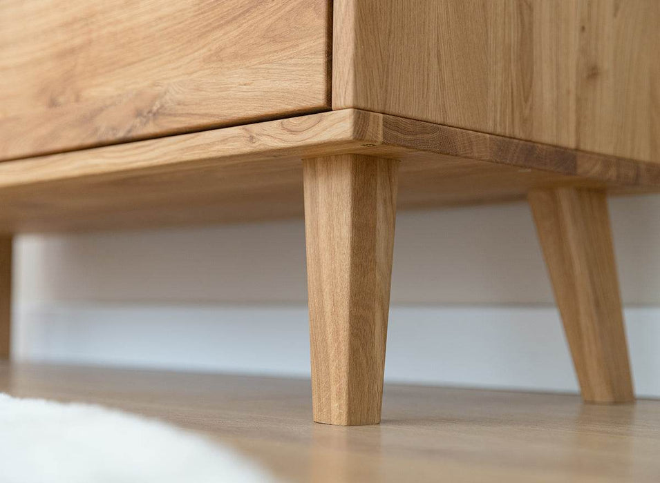 Minimalistisches Regal aus geölter Wildeiche | Skandi Bücherschrank Simona mit zwei Schubladen -