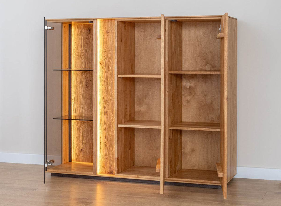 Beleuchtetes Sideboard Collodi aus massiver Eiche mit Rückwand in grober Holzstruktur -
