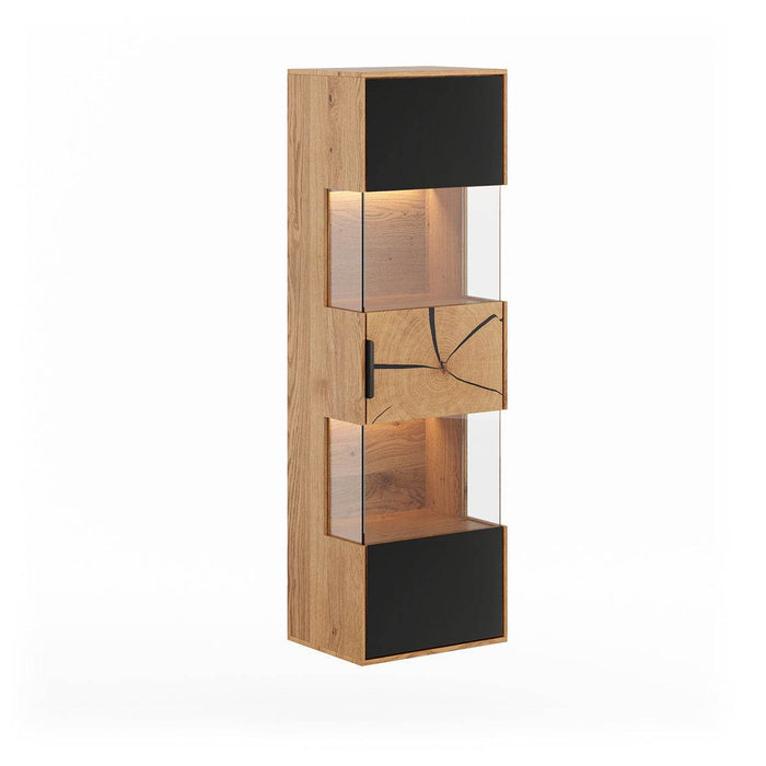 Beleuchtete Hängevitrine aus massiver Eiche und Glas | Vitrine Tirano IV mit Rückwand in grober Holzstruktur -