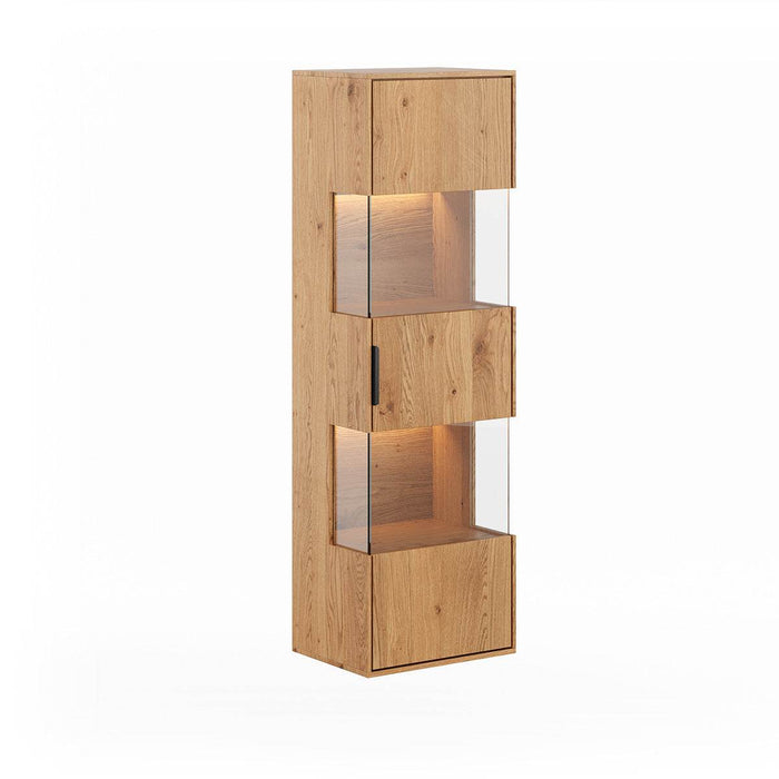 Beleuchtete Hängevitrine aus massiver Eiche | Vitrine Tirano I mit Rückwand in grober Holzstruktur -