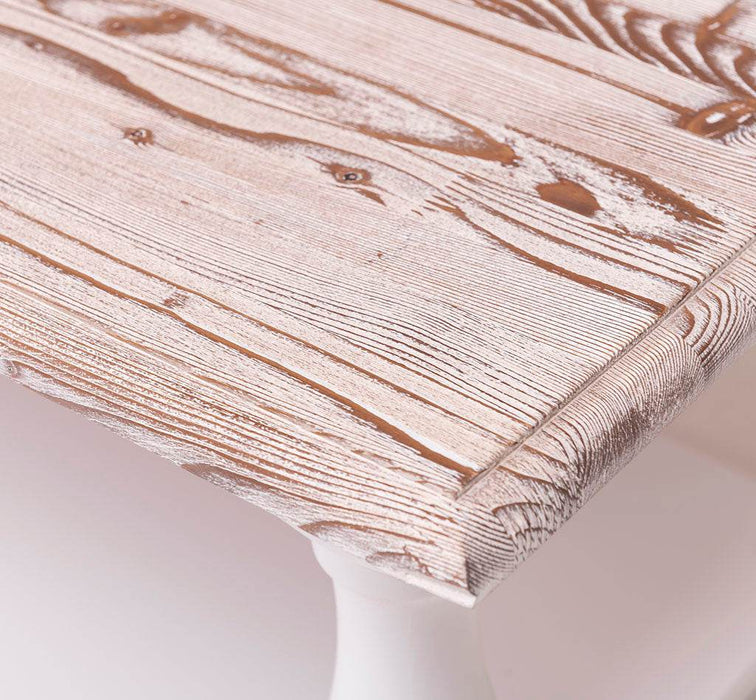 Couchtisch aus Massivholz mit gedrechselten Beinen und Ablage -