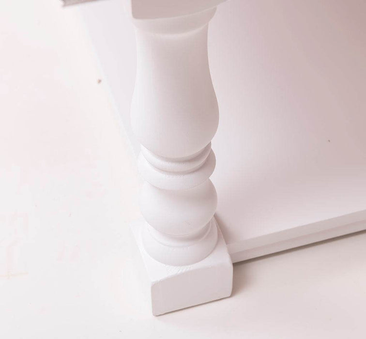 Couchtisch aus Massivholz mit gedrechselten Beinen und Ablage -