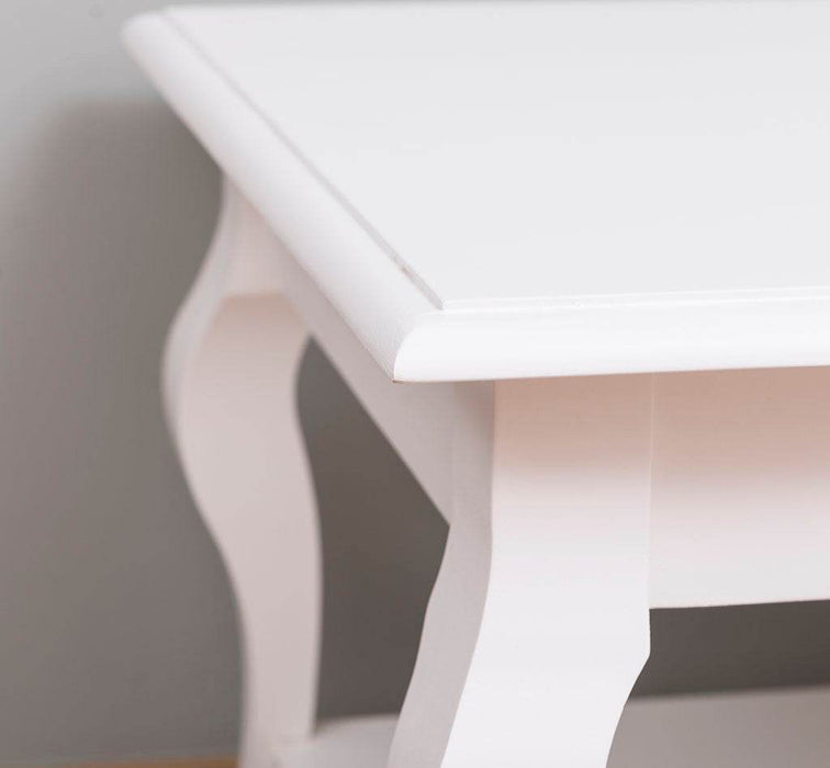 Couchtisch aus Massivholz mit geschwungenen Beinen -