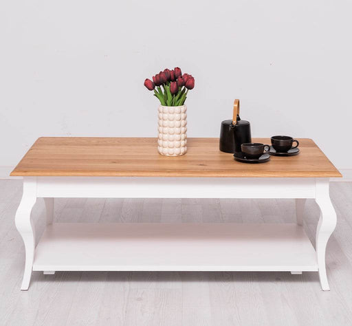 Couchtisch aus Massivholz mit geschwungenen Beinen -