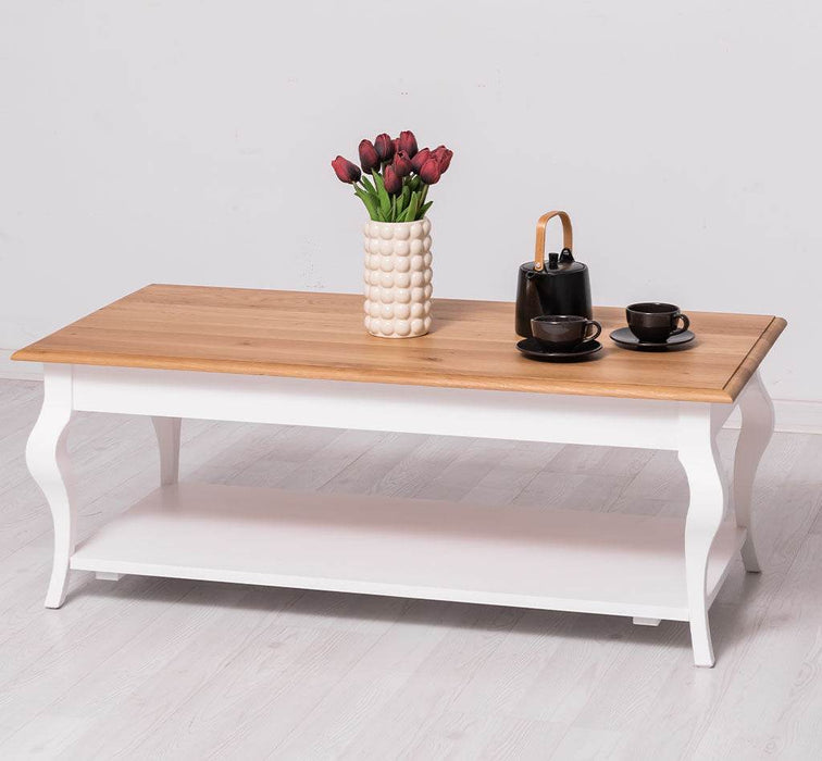 Couchtisch aus Massivholz mit geschwungenen Beinen -