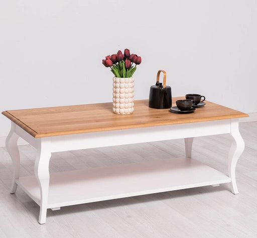 Couchtisch aus Massivholz mit geschwungenen Beinen -