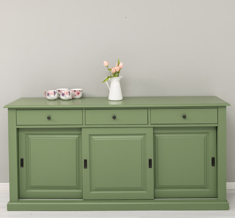 Grosses-Sideboard-aus-Massivholz-mit-3-Schiebetueren-und-3-Schubladen-gruen-front
