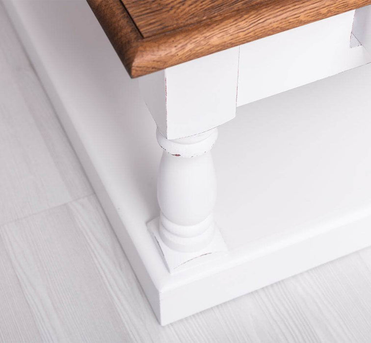 Kleiner Couchtisch aus Massivholz im Landhausstil mit Schublade -