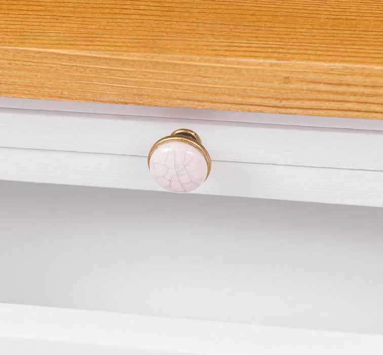 Küchen- und Buffetschrank aus Massivholz im Landhausstil -