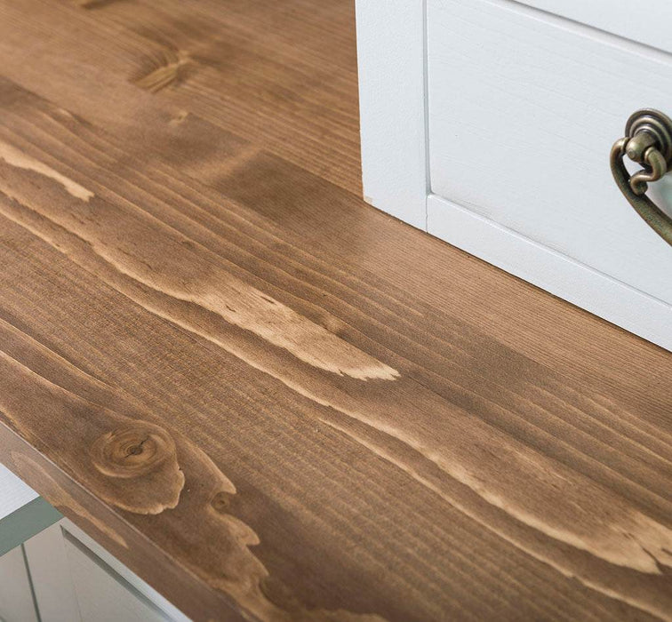 Küchen- und Buffetschrank aus Massivholz im Landhausstil -