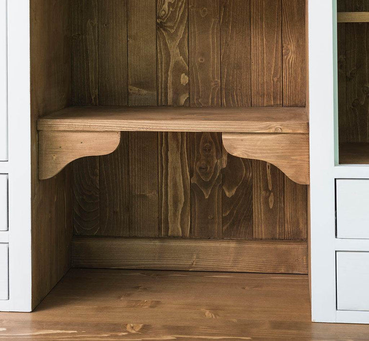 Küchen- und Buffetschrank aus Massivholz im Landhausstil -