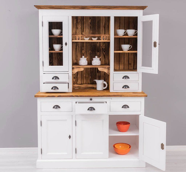 Küchen- und Buffetschrank aus Massivholz im Landhausstil -