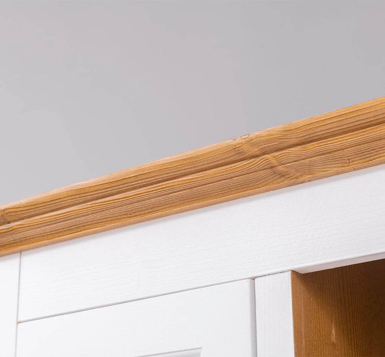 Küchen- und Buffetschrank aus Massivholz im Landhausstil -