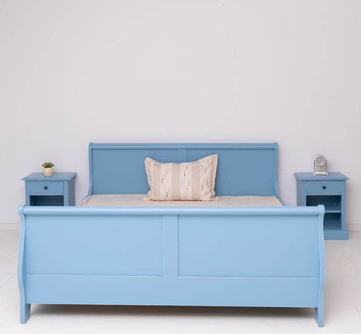 Schlafzimmer Set - Stauraumbett aus Massivholz mit geschwungenem Kopf- und Fußteil und zwei Nachttischen - 90 x 200