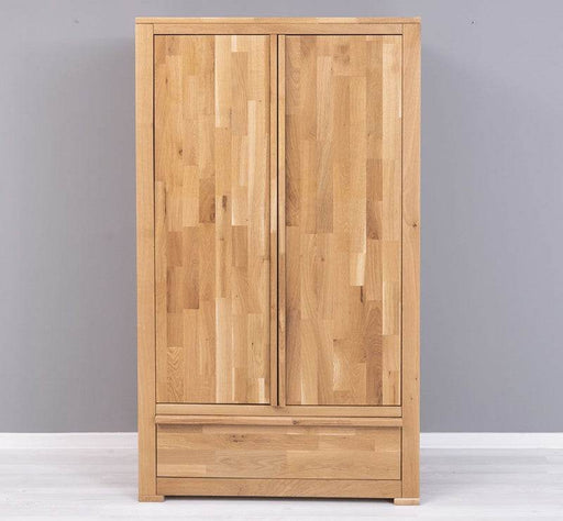 Moderner Kleiderschrank aus massiver Wildeiche -