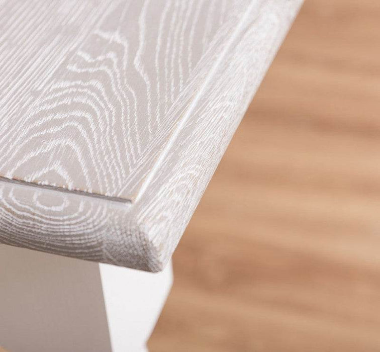 Esstisch aus Massivholz mit gedrehten Beinen - Eiche lackiert | Beige