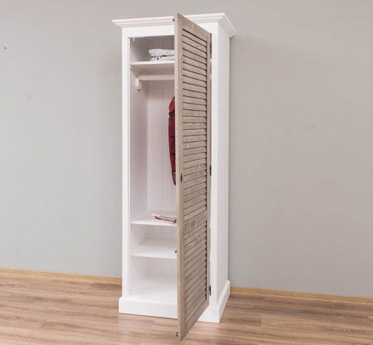 Abschließbarer Kleiderschrank aus Massivholz mit Lamellentür - Gebürstet