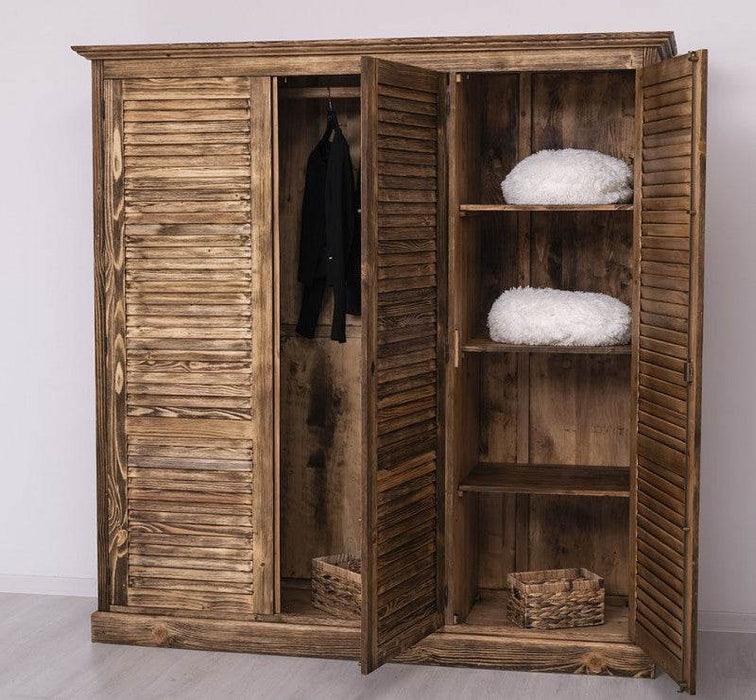 Abschließbarer Kleiderschrank aus Massivholz mit Lamellentüren - Geflammt