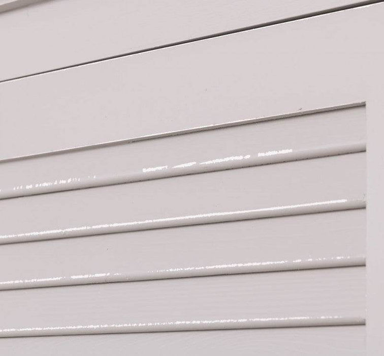 Abschließbarer Kleiderschrank aus Massivholz mit Lamellentüren - Geflammt