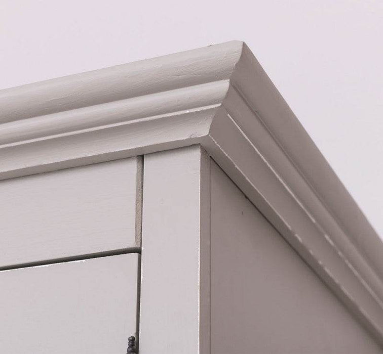 Abschließbarer Kleiderschrank aus Massivholz mit Lamellentüren - Geflammt