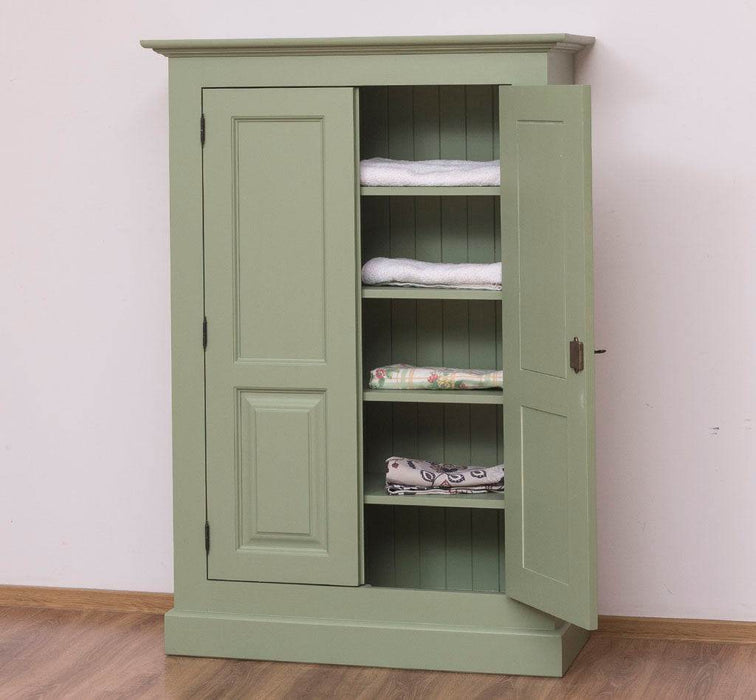 Kleiderschrank aus Massivholz -