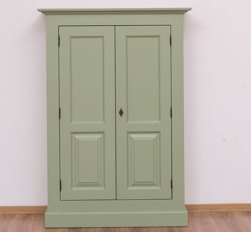 Kleiderschrank aus Massivholz -