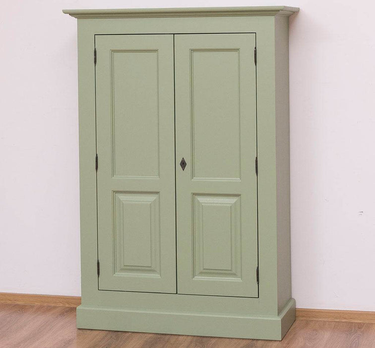 Kleiderschrank aus Massivholz -