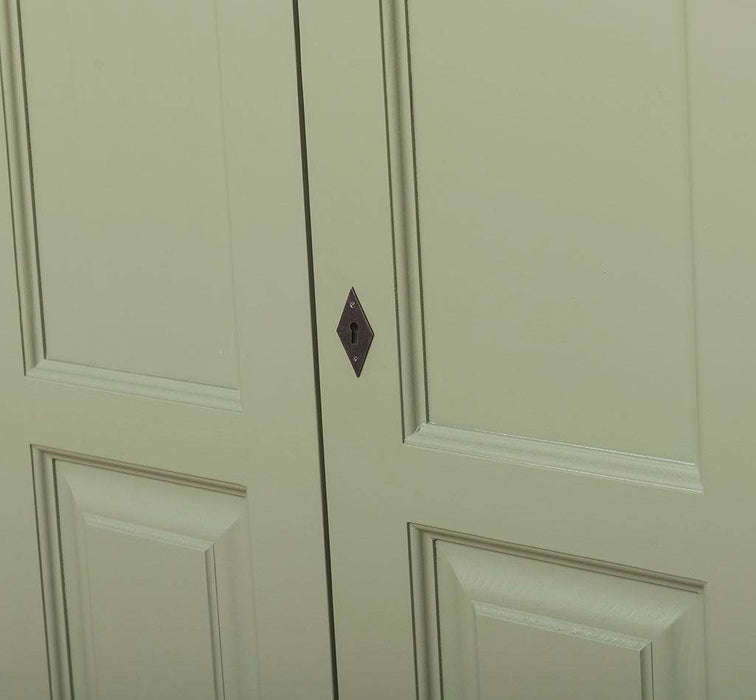 Kleiderschrank aus Massivholz -