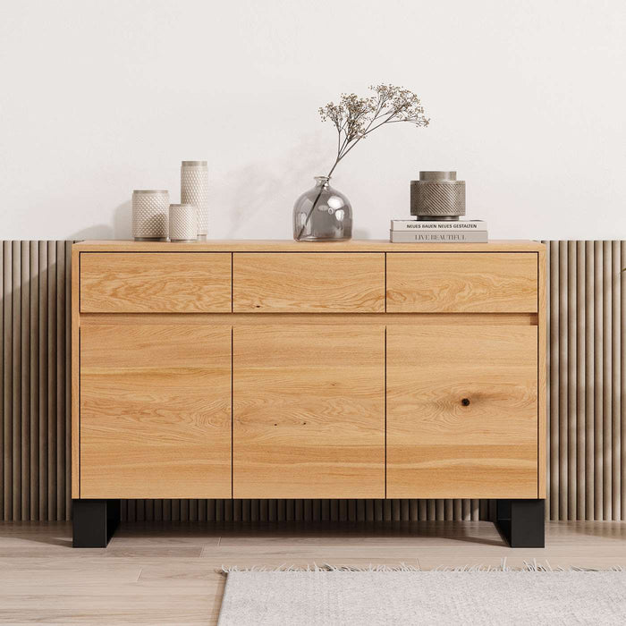 Industrial Sideboard aus massiver Eiche | Dreitürige Kommode Horizon mit drei Schubladen