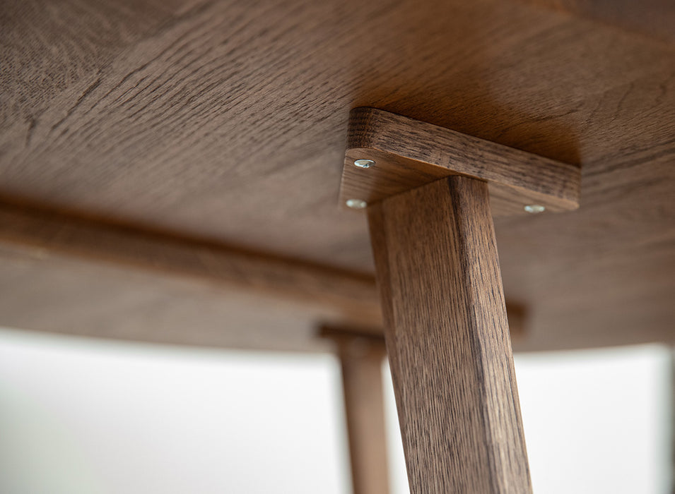 Minimalistischer Couchtisch aus massiver Eiche | Runder Beistelltisch Orbetello Tabacco in drei Größen