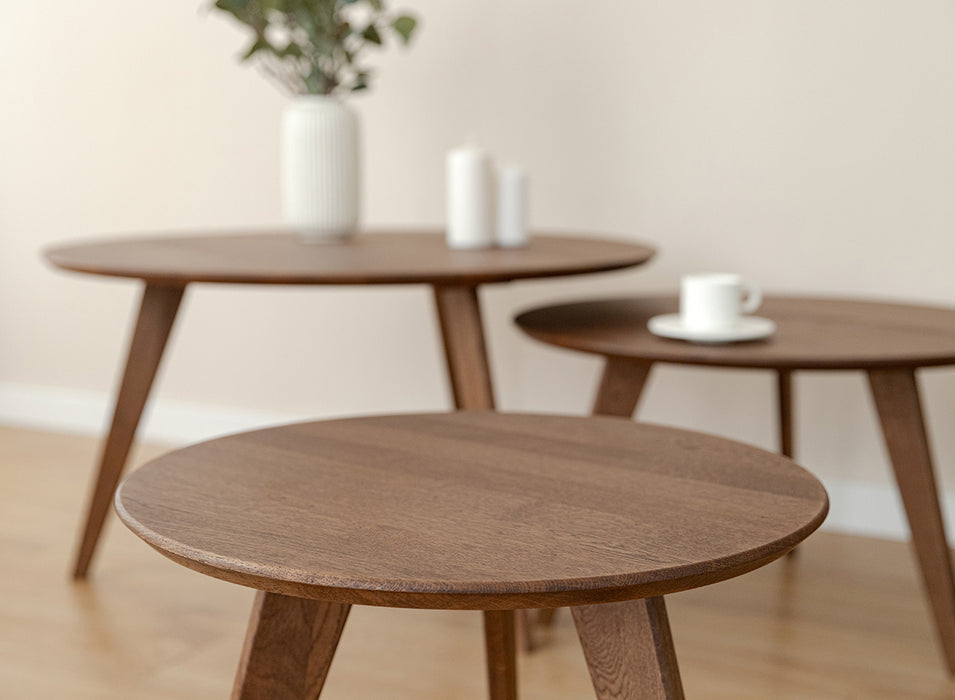 Minimalistischer Couchtisch aus massiver Eiche | Runder Beistelltisch Orbetello Tabacco in drei Größen