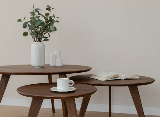 Minimalistischer Couchtisch aus massiver Eiche | Runder Beistelltisch Orbetello Tabacco in drei Größen - 50