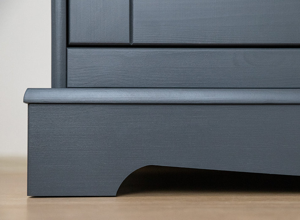 Nachtkonsole Belluno Elegante aus Massivholz