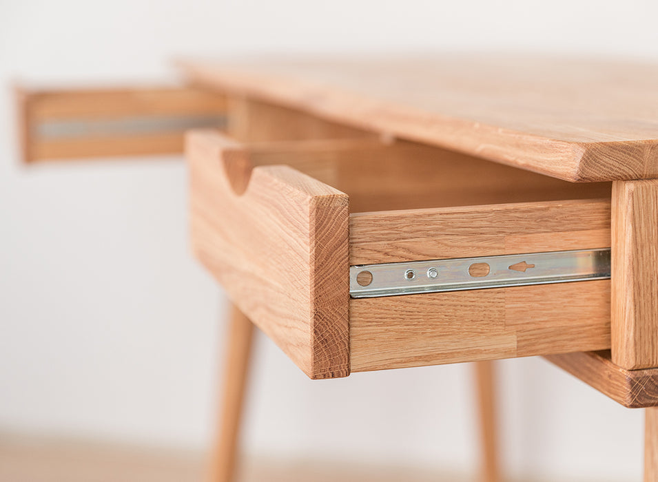 Minimalistischer Schreibtisch aus geölter Wildeiche | Skandi Bürotisch Simona mit zwei Schubladen
