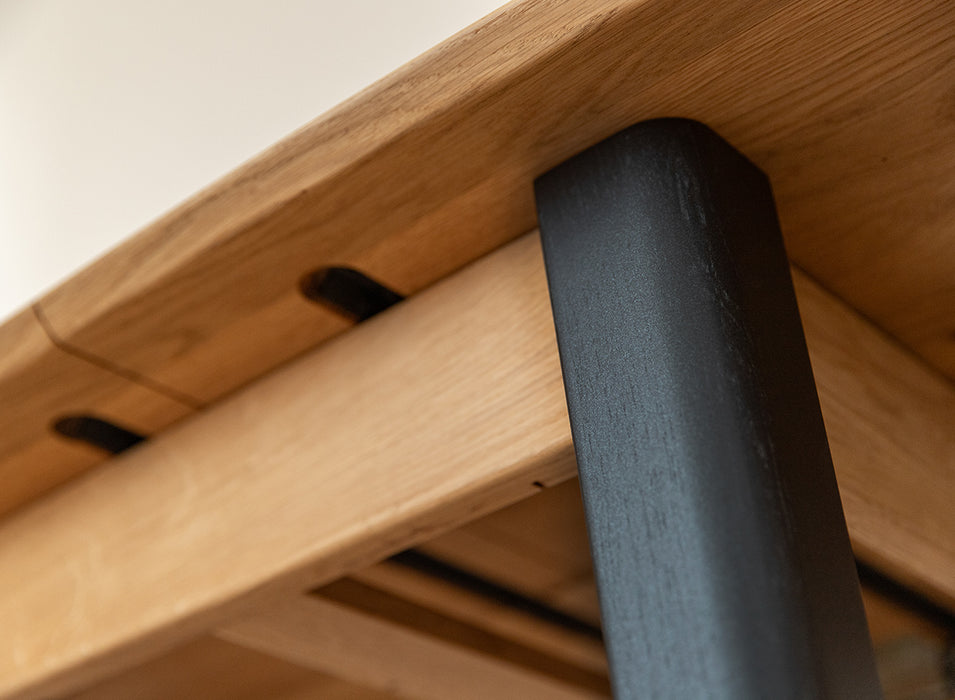 Minimalistischer Tisch aus massiver Eiche mit Verlängerung 45 | Ausziehtisch Orbetello Akzent