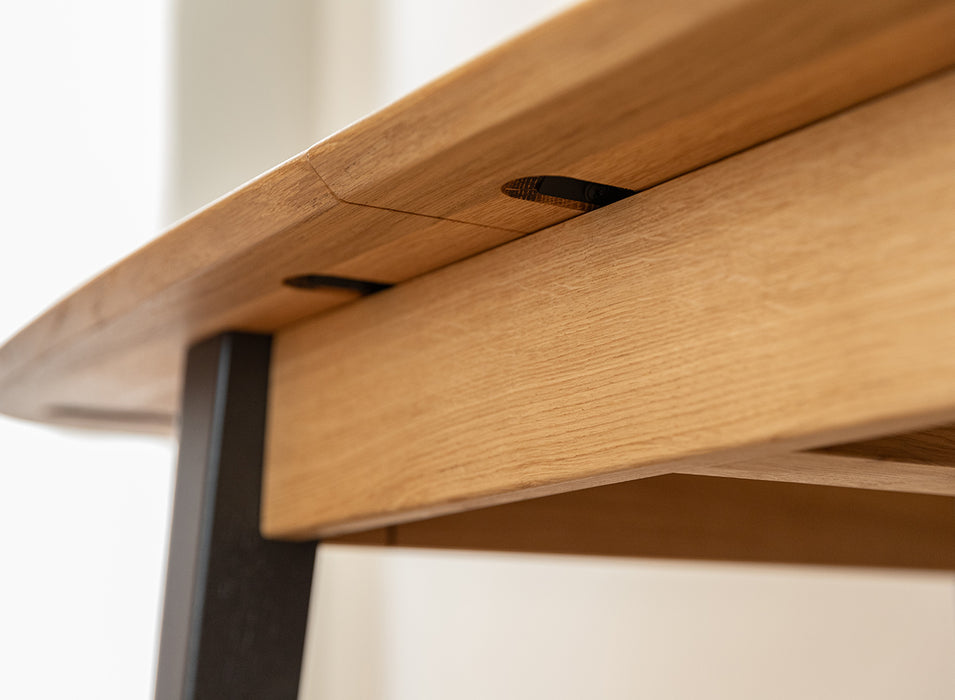 Minimalistischer Tisch aus massiver Eiche mit Verlängerung 45 | Ausziehtisch Orbetello Akzent