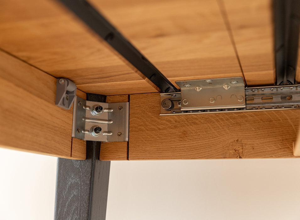 Minimalistischer Tisch aus massiver Eiche mit Verlängerung 45 | Ausziehtisch Orbetello Akzent