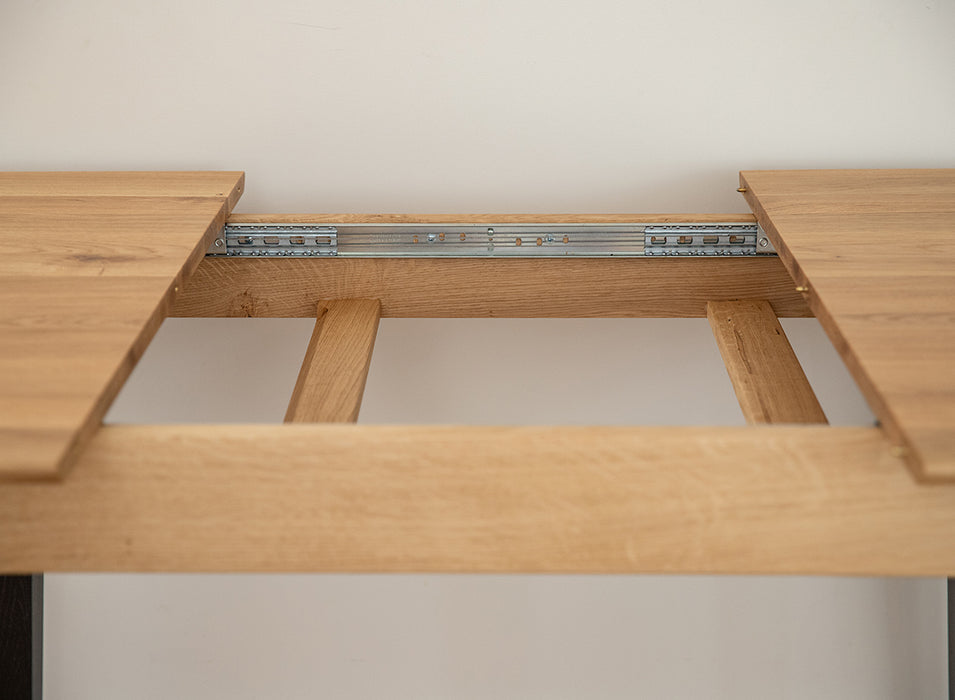 Minimalistischer Tisch aus massiver Eiche mit Verlängerung 45 | Ausziehtisch Orbetello Akzent