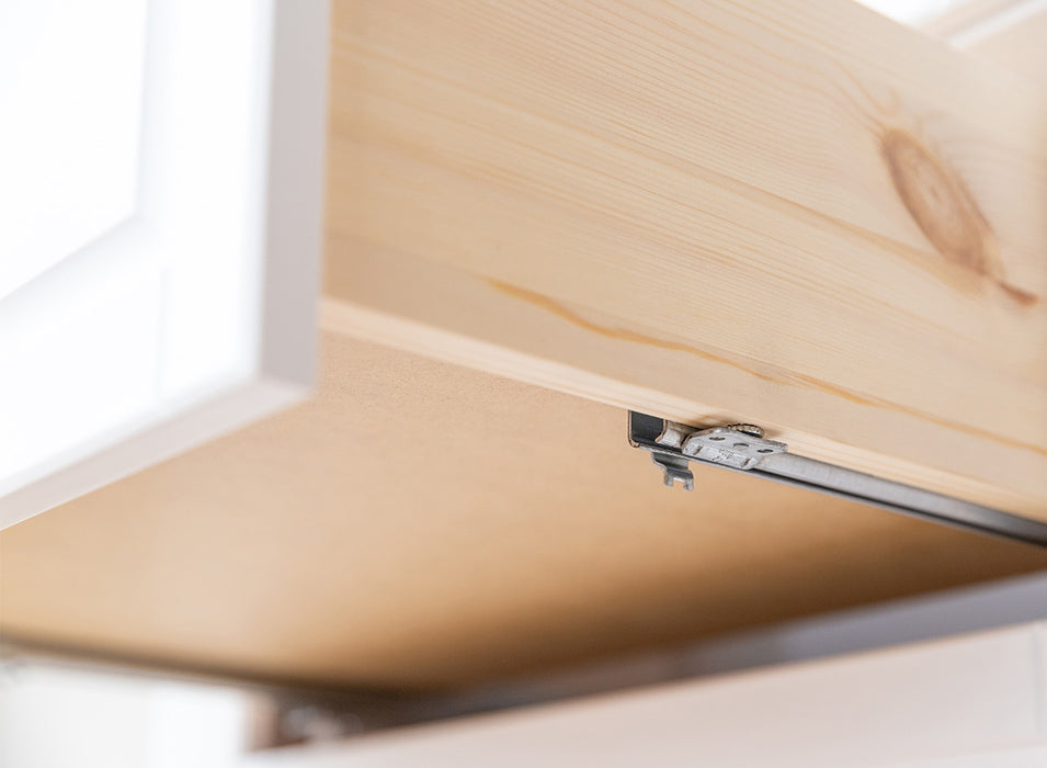 Schmale Vitrine aus Massivholz | Wohnzimmerschrank Marone Elite mit zwei Schubladen